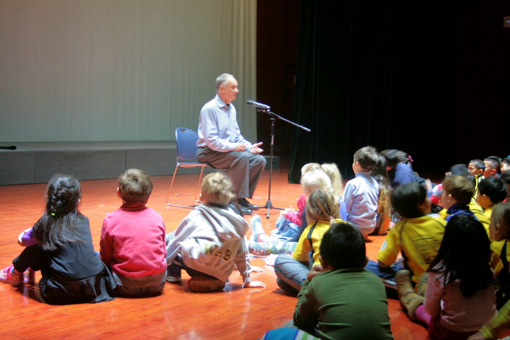 David Novak enchants listeners with stories